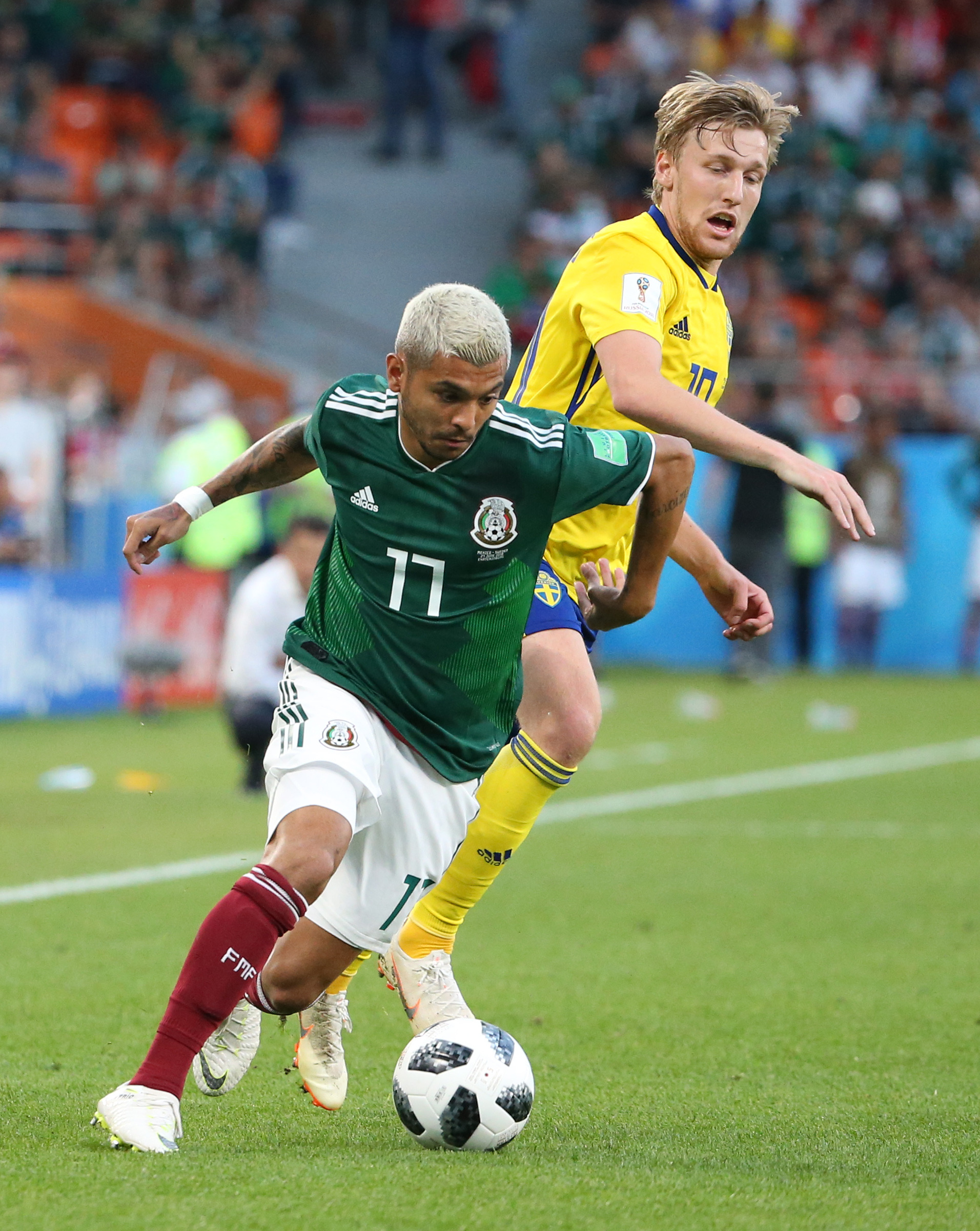 激烈角逐！双方球队展开激战