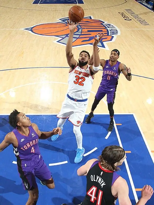 乐鱼体育竞技-尼克斯队苦战四节最终绝杀对手，取得连胜