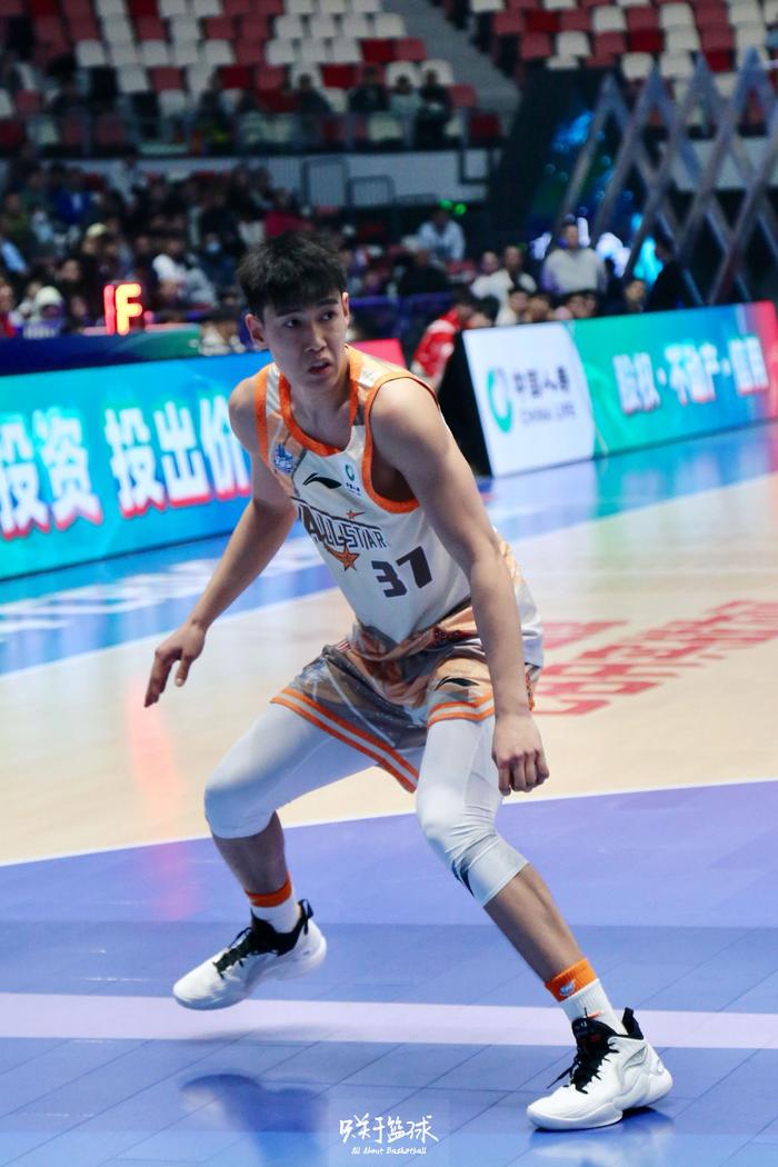 包含新赛季CBA比赛的明星球员晋级社会活动的词条 包含新赛季CBA比赛的明星球员晋级社会活动的词条