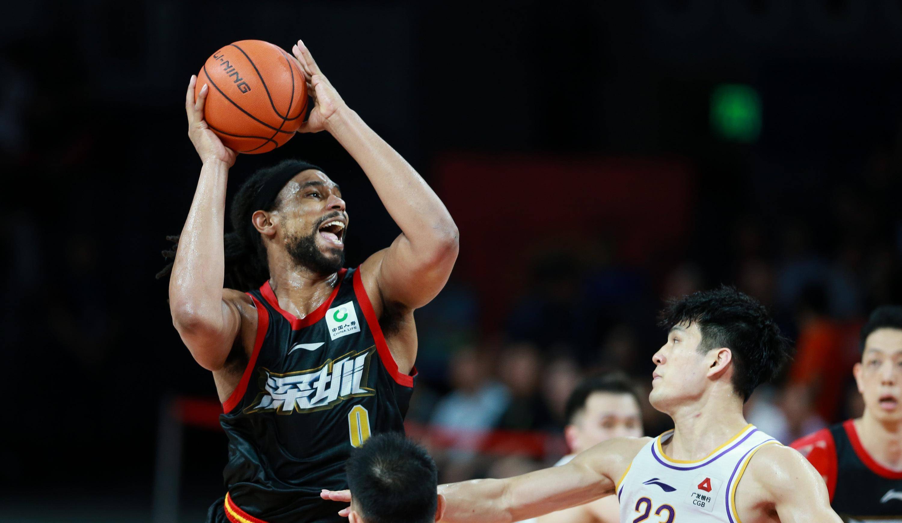 南特队在比赛中展现出勇气和实力