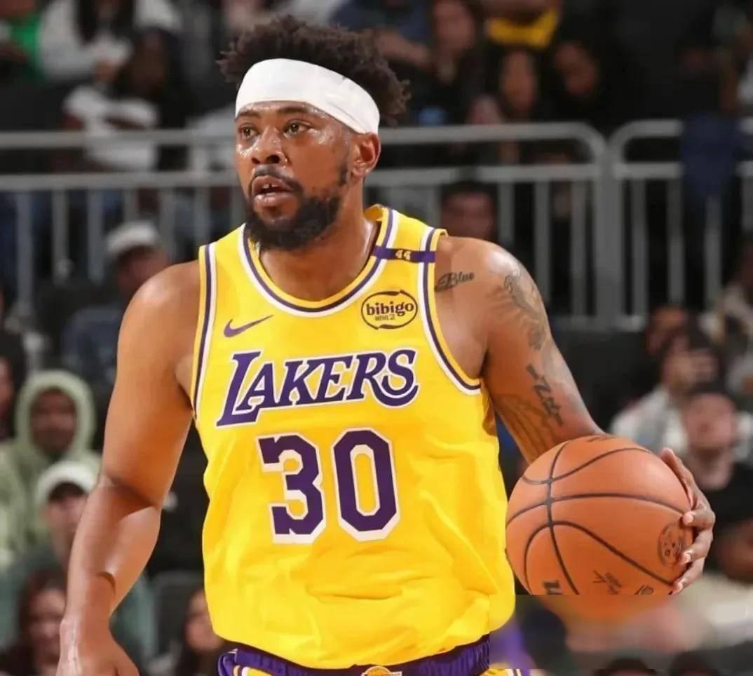 乐鱼体育竞技-湖人新援接近复出，球队士气大增