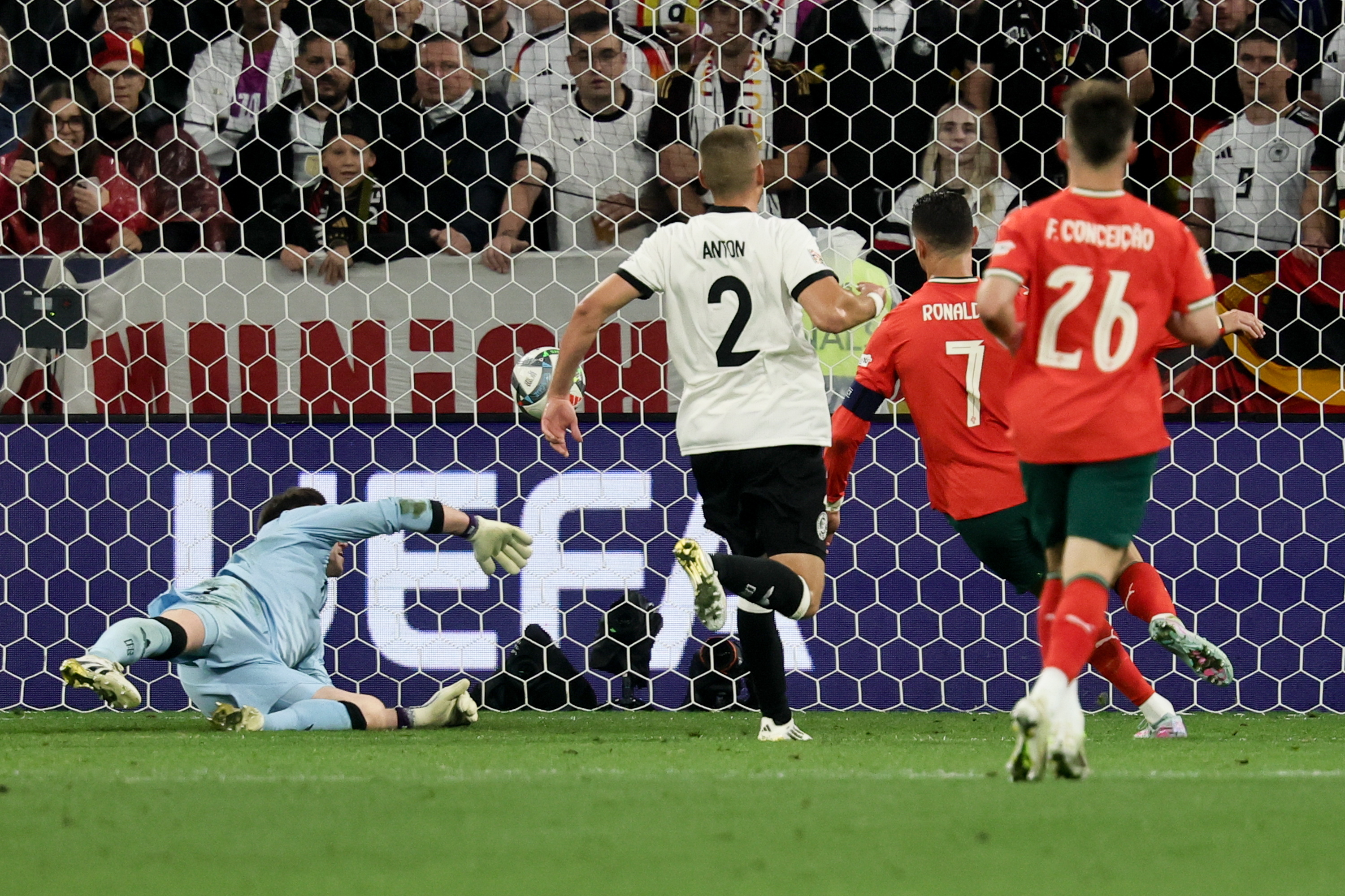 欧洲国家足球赛事在即，各队全力备战迎战的简单介绍