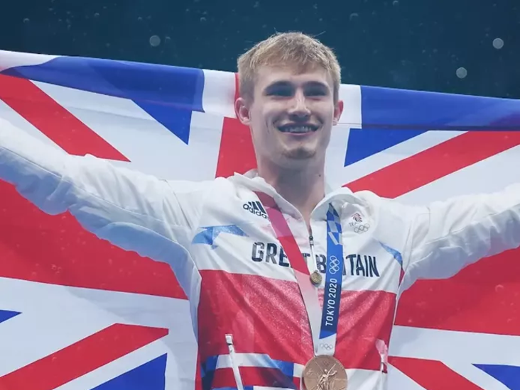 包含美国跳水选手勇摘桂冠，实现三连冠的词条