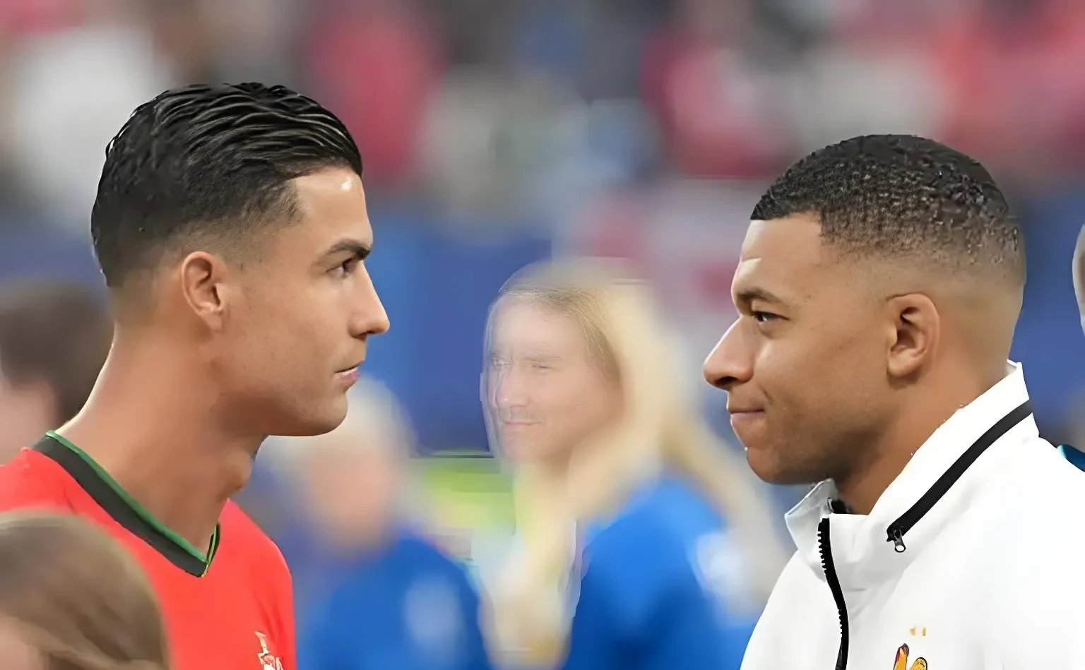 姆巴佩儿时和c罗少年合影曝光,足球少年梦想场景温馨揭秘 姆巴佩儿时和c罗少年合影曝光,足球少年梦想场景温馨揭秘