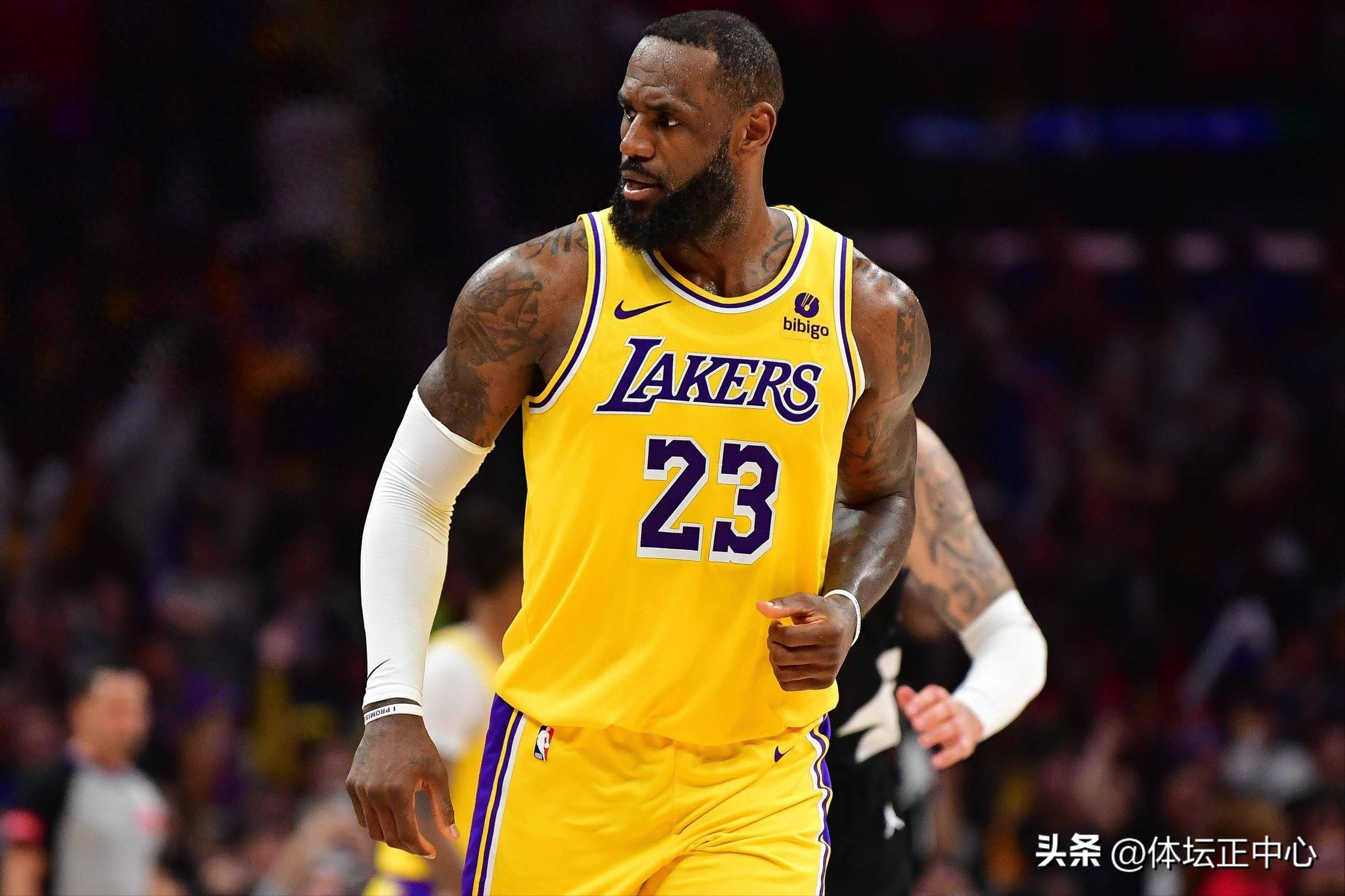 湖人客场大胜魔术，詹姆斯独得分送出次助攻的简单介绍