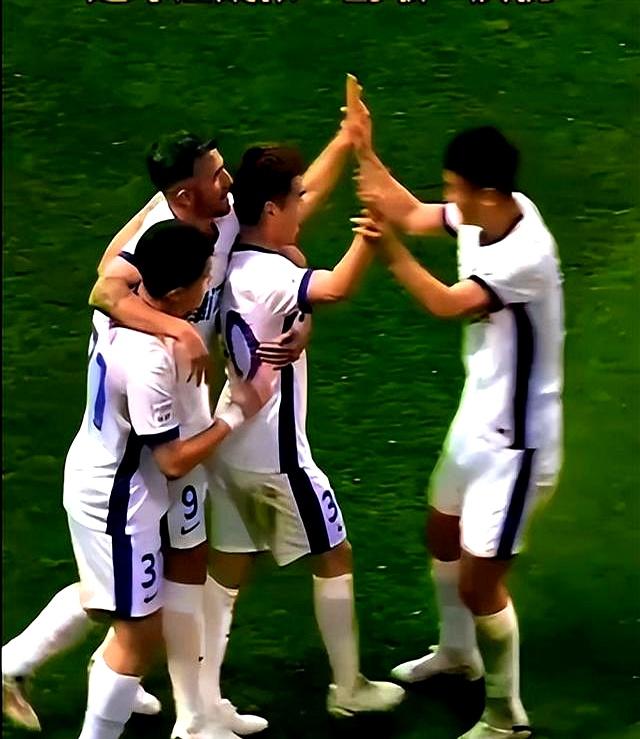 乐鱼体育app下载地址-包含切磋技艺！足球赛场上佳手尽显神威的词条