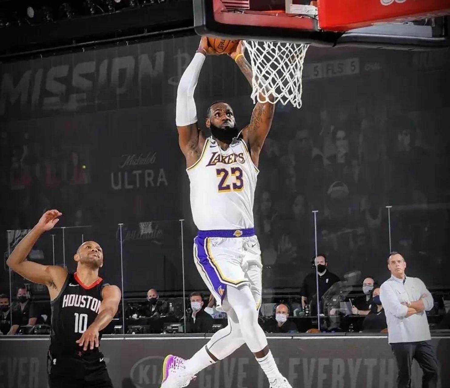 灰狼主场击败火箭,取得关键胜利! 灰狼主场击败火箭,取得关键胜利!